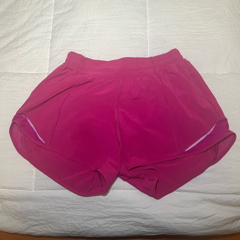 NWOT Women’s Lululemon 2.5 Hotty Hot Shorts in Ripened Raspberry